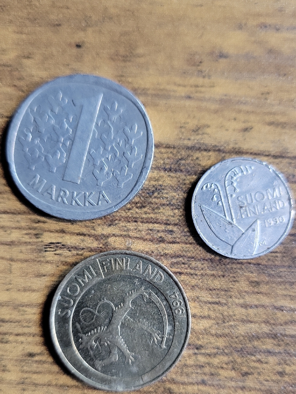 Vintage Finnish Coin Lot - 1 Markka + Suomi Coins - Silver & Brass Tones